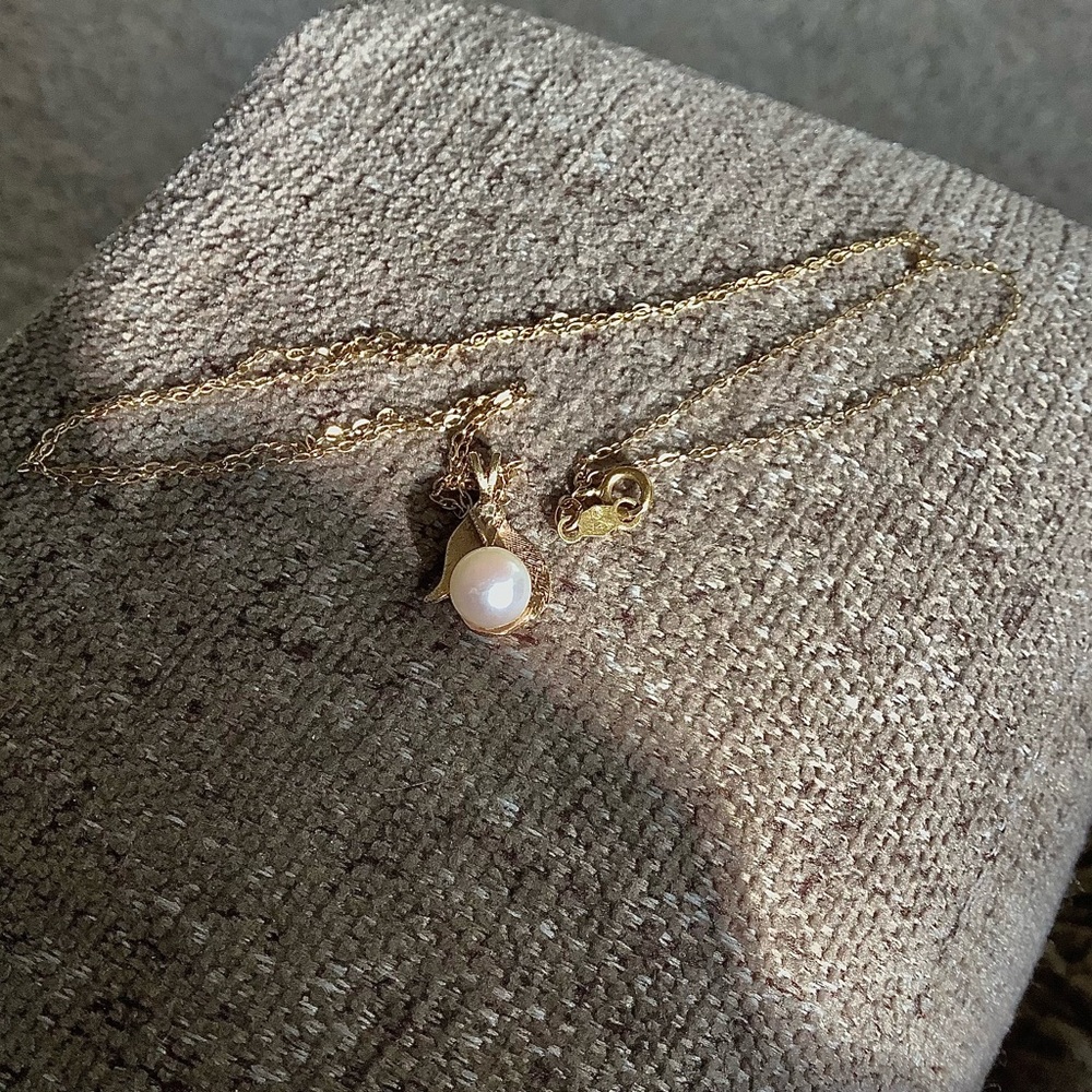 Gold Pearl Teardrop Pendant Necklace - Women Jewelry - Picture 3 of 7